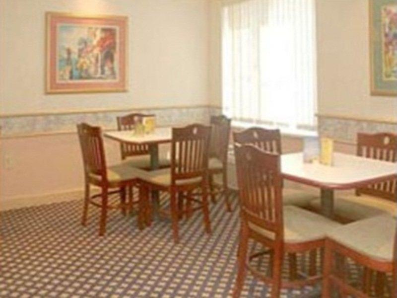 La Quinta By Wyndham Naples East Hotel Golden Gate Restaurant foto